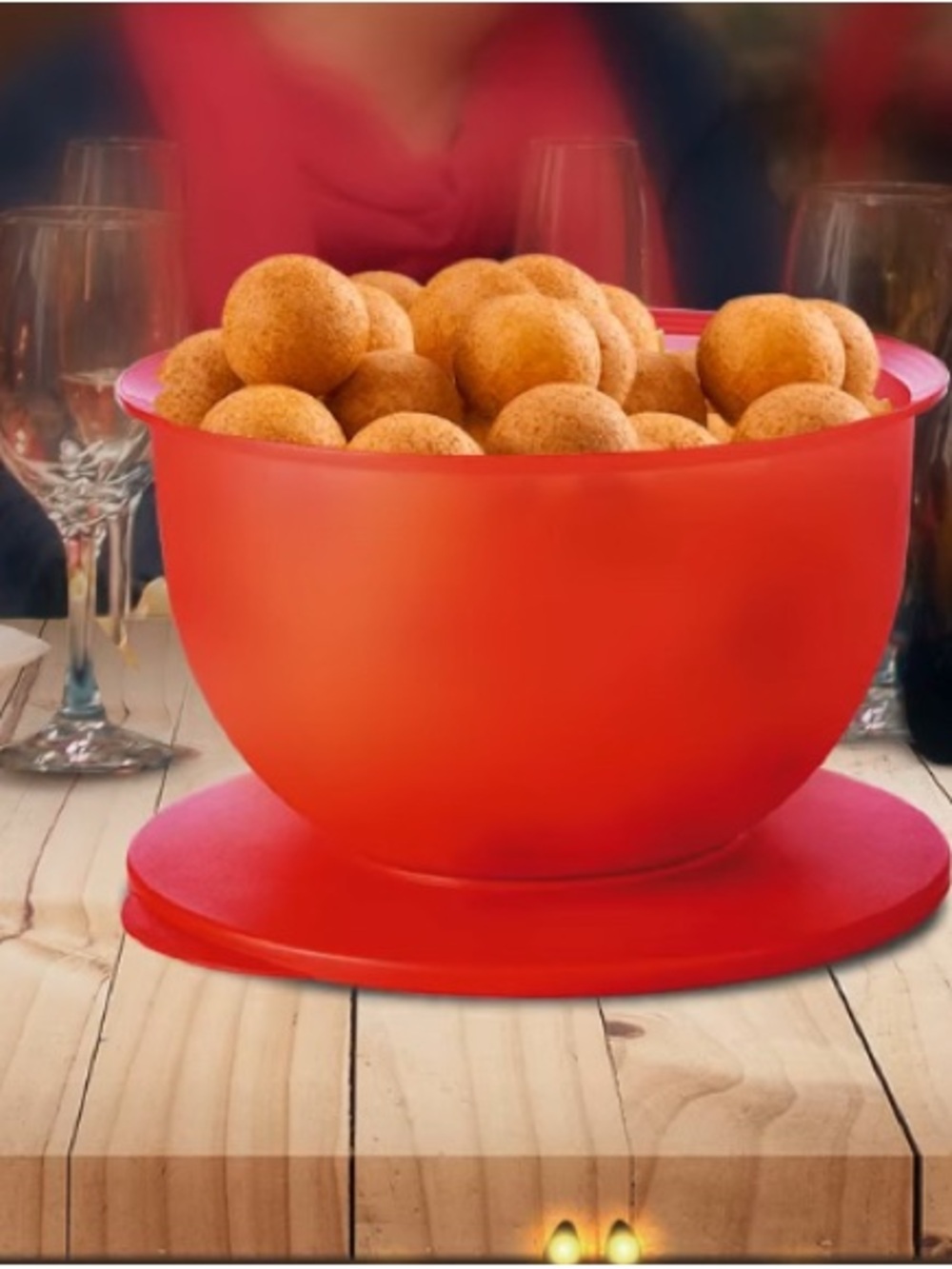 Red Serving Bowl with Lid - 4.3 L